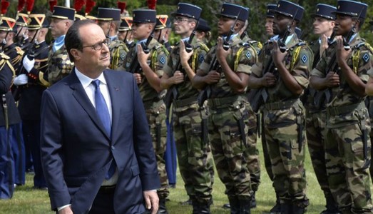 L’attribut alt de cette image est vide, son nom de fichier est Hollande-guerre.jpg.